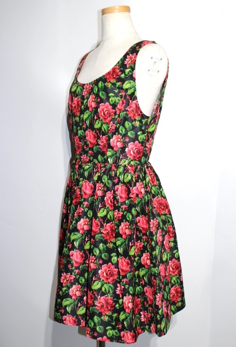 Miu Miu ミュウミュウ ワンピース レディース42 ノースリーブ ブラック レッド 花柄 シルク Mf1449 0 の購入なら 質 の大黒屋 公式