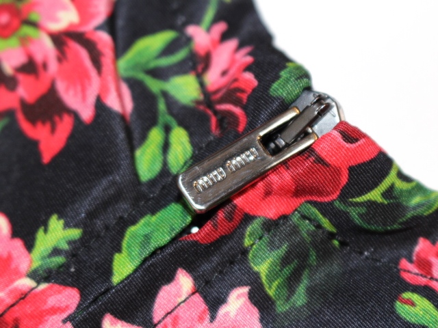 Miu Miu ミュウミュウ ワンピース レディース42 ノースリーブ ブラック レッド 花柄 シルク Mf1449 0 の購入なら 質 の大黒屋 公式