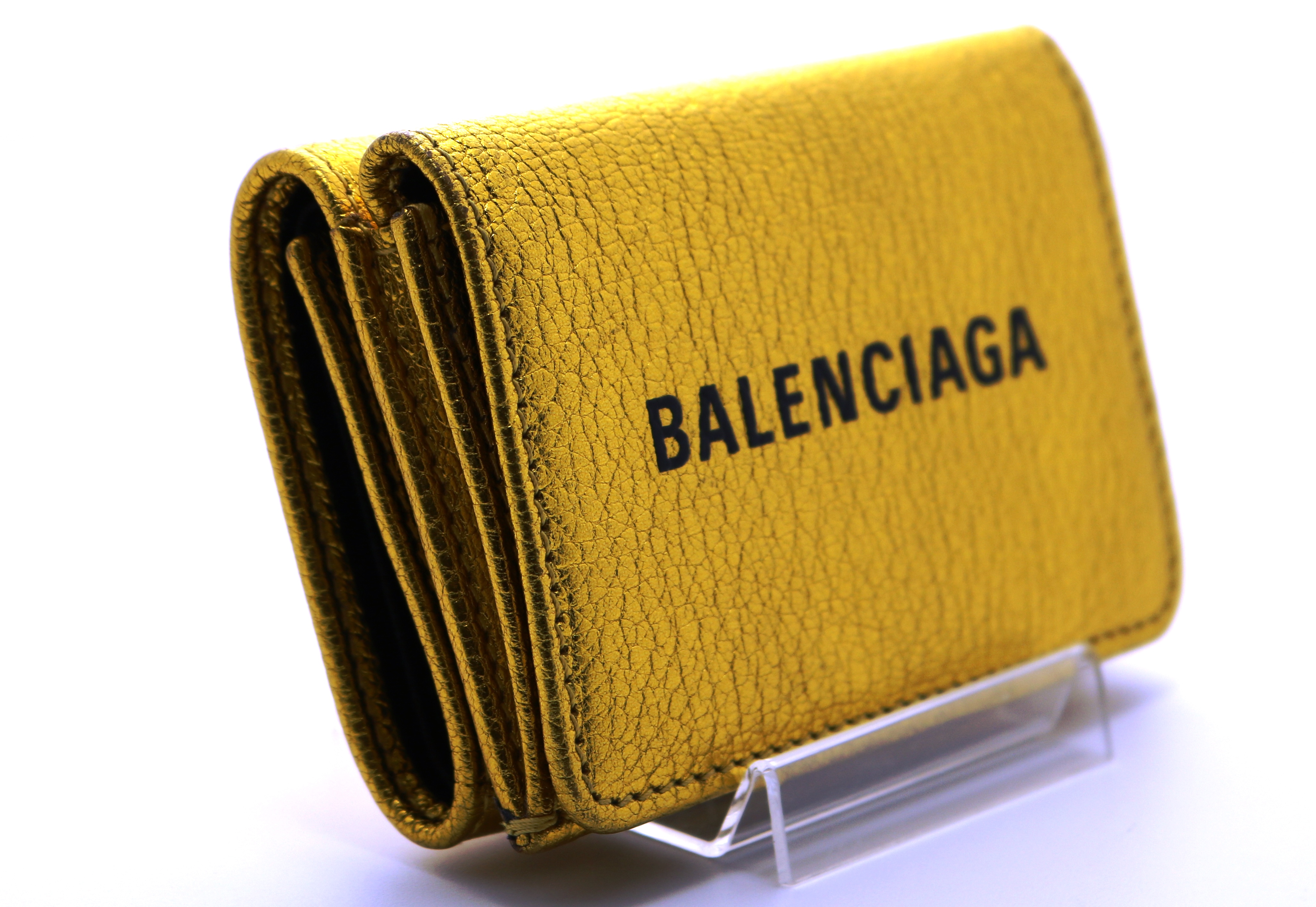 Balenciaga バレンシアガ ｴﾌﾞﾘﾃﾞｨ三つ折財布 ｺﾞｰﾙﾄﾞ ﾚｻﾞｰ コンパクトウォレット 433 の購入なら 質 の大黒屋 公式
