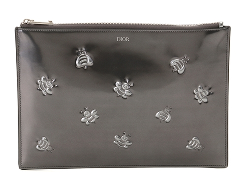 Dior Homme ディオール オム クラッチバッグ Kaws Bee カーフ シルバー 19年秋冬 473 の購入なら 質 の大黒屋 公式
