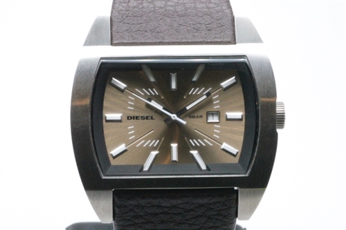 Diesel ディーゼル 時計 メンズ クオーツ Dz 1114 ブラウン文字盤 ステンレス 革ベルト 50m防水 Hk 432 の購入なら 質 の大黒屋 公式