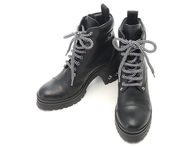 【希少】MiuMiu ロゴ入り レザーコンバットブーツ ブラック 匿名配送】Miu Miu ロゴ コンバットレザーブーツ