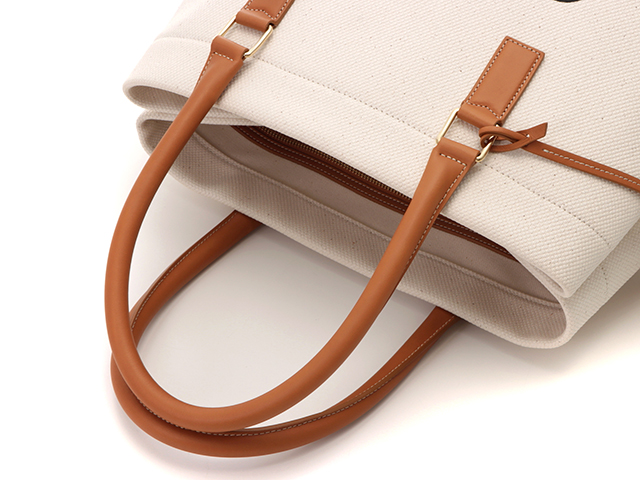 Celine セリーヌ トートバッグ バッグ ホリゾンタルカバ トートバッグ ベージュ キャンバス カーフ bnz 02nt 432 の購入なら 質 の大黒屋 公式