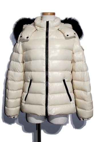 モンクレール ダウン ジャケット ホワイト レディース2 Badyfur 432 の購入なら 質 の大黒屋 公式