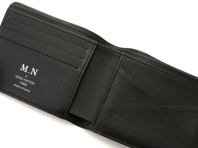 Louis Vuitton ルイヴィトン ポルトフォイユ ミュルティプル 2つ折り財布 モノグラム エクリプス M イニシャル入り M N 437 の購入なら 質 の大黒屋 公式