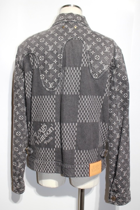 Louis Vuitton Nigo ルイヴィトン ジャイアント ダミエ ウェーブス モノグラム デニムジャケット 1awu メンズ50 グレー コットン 432 の購入なら 質 の大黒屋 公式
