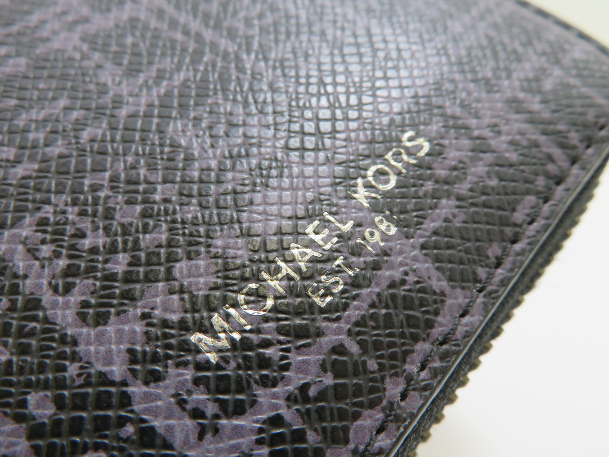 Michael Kors マイケル コース ラウンド長財布 ブラック グレー ビニール 472 の購入なら 質 の大黒屋 公式