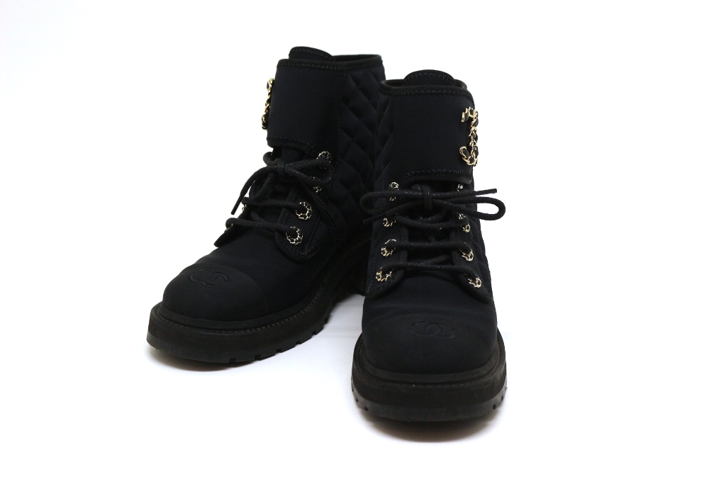 大セールCHANEL靴　ほぼ未使用 Chanel 22K Black White Caoutchouc CC Logo Thigh High Pull On