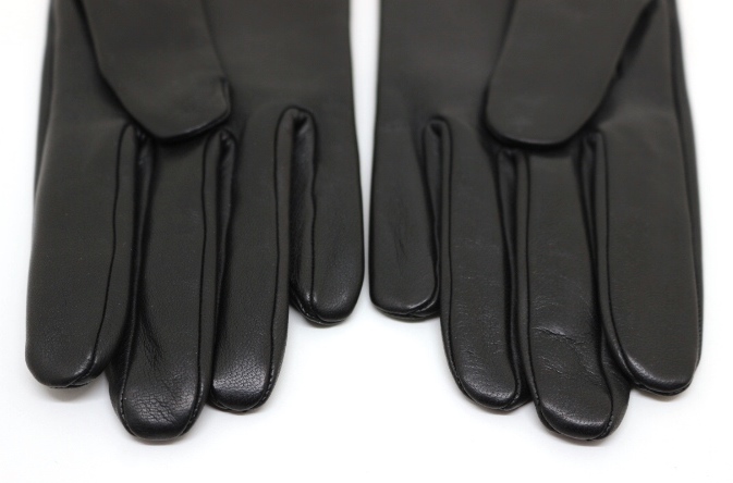 Hermes エルメス 衣料品 手袋 ブラック ゴールド金具 レディース 7号 ラムスキン シルク 箱付き 0 の購入なら 質 の大黒屋 公式